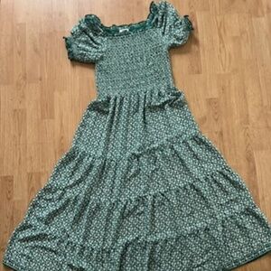 Max Studio Smocked Maxi Tiered Flower Dress Green L